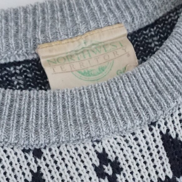 Vintage Northwest Territory Gray Black Winter Snowflakes Knit Crewneck Sweater L - Picture 9 of 10